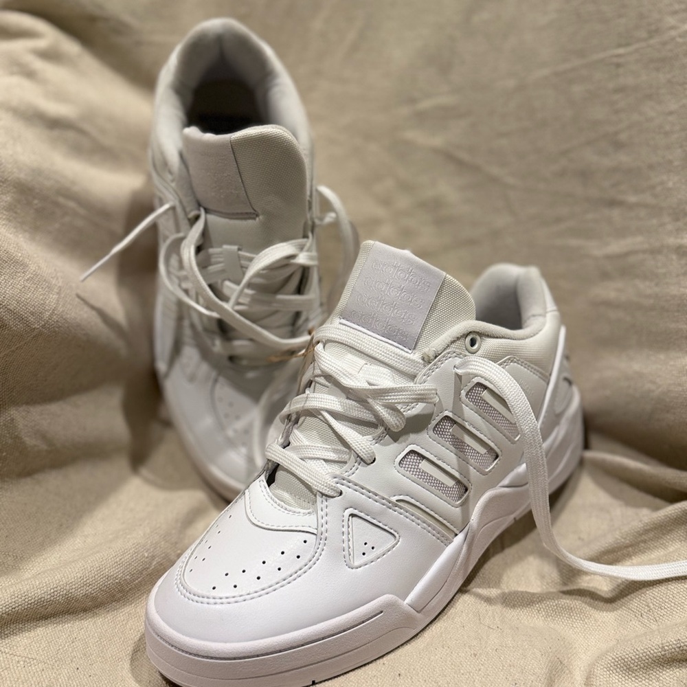 Men’s
Adidas Classic White Basketball Trainers size 8 - Picture 2 of 10